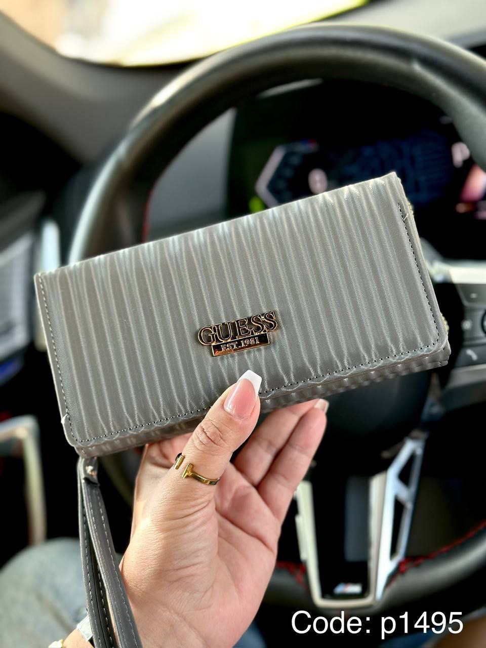 /public/uploads/photos/shares/Suzy bags/IMG_3705.jpeg